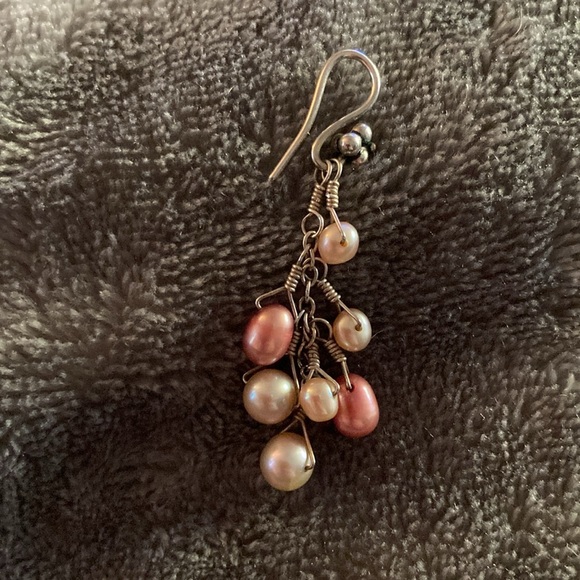 Laura Gibson Earrings - Picture 2 of 3